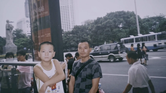 父子俩早年的合影。