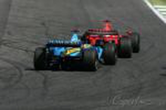 图文-F1圣马力诺站正式比赛阿隆索迫近舒马赫